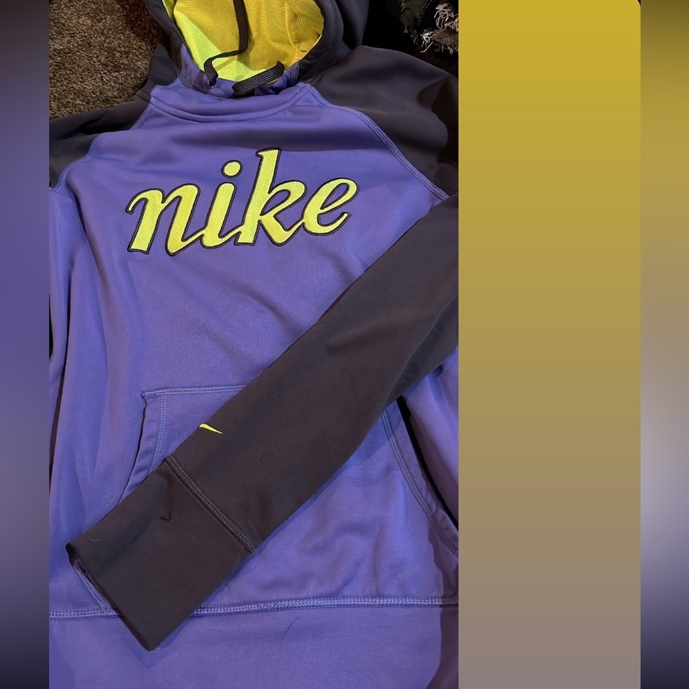 sweatshirt